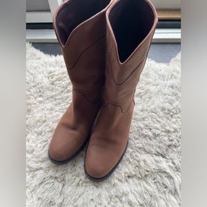 Chanel boots in brown leather size 38